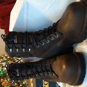 NEW in box-Men's ARIAT Work Boots, 10.5 D Medium. Powerline 8" H20 400g Comp Toe